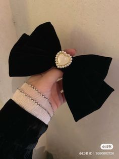 Girly Accessories Aesthetic, Hair Accesories Aesthetic, Moños Aesthetic, Classy Accessories, Velvet Heart, Bow Hair Clip, Fashion Hair Accessories