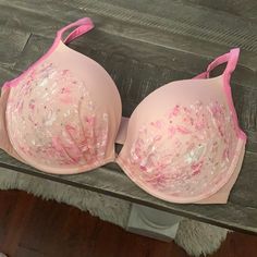 Has Beautiful Pink Lace And The Bra Is Like A Blush Cream Color Pink Fitted Underwire Bra, Fitted Pink Underwire Bra, Spring Pink Padded Bra, Victoria's Secret Pink Bra With Built-in Bra, Victoria's Secret Pink Bra For Spring, Victoria's Secret Pink Bra, Feminine Pink Bra For Spring, Kawaii Bras, Blush Cream