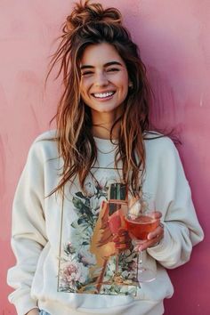 Makeover Ideas For Women, Messy Long Hair, Hairstyles With Flowers, Messy Hair Updo, Woman Shirt, Hipster Style, Glasses Women