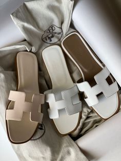 Hermes Heels, Pretty Shoes Sneakers, Classy Shoes, Hermes Shoes, Shoe Inspiration, Girly Shoes, Hermes Paris, Only Shoes, Swag Shoes