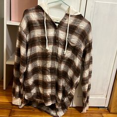 American Eagle Flannel Hoodie. New With Tags, Never Worn. A Little Wrinkly From Sitting In A Box. White Long Sleeve Flannel Shirt For Winter, White Casual Flannel Shirt For Winter, Casual White Flannel Shirt For Winter, Casual White Flannel Shirt For Fall, Brown Flannel Tops For Winter, Cheap Brown Flannel Shirt With Pockets, American Eagle Flannel, Cheap Brown Button-up Flannel Shirt, Long-sleeved Flannel Shacket With Pockets