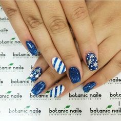 25+ Stunning Winter Nail Art Designs - HubPages Winter Nail Art Designs, January Nail Designs, Snowflake Nail Design, Winter Nails Gel, Snowflake Nail Art, Fingernail Designs, Fancy Nails Designs, Christmas Gel Nails