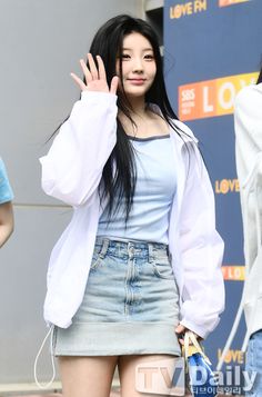 ILLIT #WONHEE at SBS Radio 2 O’Clock Escape Cultwo Show Arrival Press Wonhee Illit, Illit Wonhee, Comfort People, Yellow Outfit, Pop Dance, Outfit Casual, O Clock, Casual Outfit, My Girl