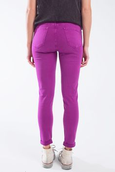 Introducing our Fuchsia Ankle Super Skinny Jeans with Soft Wrinkles – a vibrant addition to your denim collection that seamlessly combines style and comfort. These fuchsia skinny jeans, crafted from stretch denim, promise both a pop of color and a flattering fit for everyday wear.  The ankle length and super skinny silhouette bring a modern edge to this wardrobe essential, making it perfect for a wide range of occasions. The soft wrinkles add a touch of casual charm, enhancing the laid-back yet chic vibe of these jeans.  Designed for everyone and everyday use, these jeans feature five pockets and a zip fastening, ensuring both functionality and a classic denim look. The stretch denim composition of 97% Cotton and 3% Elastane provides flexibility and ease of movement.  Our model, confidentl Tan Scarf, Color Fucsia, Fashion Enthusiast, Fuchsia Color, Casual Tee, Hat Hairstyles, Ankle Length, Stretch Denim, Snug Fit