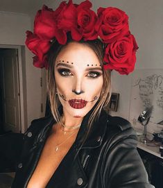 Mexican Halloween Costume, Maquillage Halloween Simple, Smokey Eye Makeup Steps, Halloween Makeup Sugar Skull, Mexican Halloween, Easy Halloween Party, Creepy Halloween Makeup, Cute Halloween Makeup, Halloween Makeup Diy