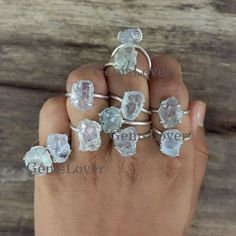 Raw Uncut Diamond Ring, Crystal Jewelry Ideas, Rough Ring, Spring Jewelry Trends, Raw Diamond Engagement Rings, Healing Crystal Ring, Raw Crystal Ring, Raw Aquamarine, Raw Stone Ring