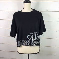 New Calvin Klein Cropped Raw Hem Logo Tshirt Activewear Black Women's Large New With Tags. Please See Pics For Details And Measurements. Thank You For Shopping With Southern Twinz. We Try Our Best To Describe The Item Through Photos And/Or Description The Best We Can. Please Let Us Know If You Have Any Questions. International Customers: Please Note Import Duties, Taxes, And Charges Aren't Included In The Item Price Or Postage Cost. These Charges Are The Buyer's Responsibility. Please Check With Calvin Klein Short Sleeve Streetwear Top, Calvin Klein Black T-shirt For Streetwear, Black Letter Print Relaxed Fit Cropped T-shirt, Calvin Klein Graphic Print T-shirt For Summer, Calvin Klein Summer Graphic Print T-shirt, Calvin Klein Summer Logo Print Top, Black Relaxed Fit Cropped T-shirt With Letter Print, Casual Calvin Klein Tops For Streetwear, Calvin Klein Casual Tops For Streetwear