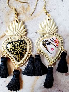 Beautiful hand painted earrings inspired by our Mexican culture, with an abstract face in red, black and gold, adorned tassels, are protected with several layers of jewelry varnish, improving the quality and durability of the earrings. These earrings are inspired by our Mexican culture and hand painted; They are the ideal gift because they combine with any outfit both day and night, enhancing the beauty of whoever wears them, attracting attention for being unique hand-painted pieces, the Ideal gift for Mother's Day and holidays. Features/ Product info Note: Each earring is hand painted, there are small differences between each pair, so each pair of earrings in this store is unique. The Main Material: Zinc Alloy (Gold) Color: Gold and black -Large: 2 in  (Please see the photos, this design Artistic Heart Earrings As Gift, Artistic Dangle Heart Earrings As Gift, Artistic Dangle Heart Earrings For Gift, Unique Handmade Dangle Heart Earrings, Artistic Heart-shaped Dangle Earrings For Gift, Unique Handmade Heart Dangle Earrings, Artistic Heart-shaped Dangle Earrings Gift, Artistic Nickel-free Heart Earrings, Artistic Heart-shaped Nickel Free Earrings