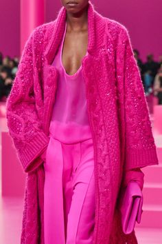 Knit Fashion 2022, Fashion Knitwear 2022, Ready To Wear 2023 Winter, Valentino Fall 2022 Ready To Wear, Fuchsia Cardigan Outfit, Knitting Fashion Design 2022, Vogue Knitting 2022, Fashion Winter 2022 2023, Fashion Fall 2022 2023