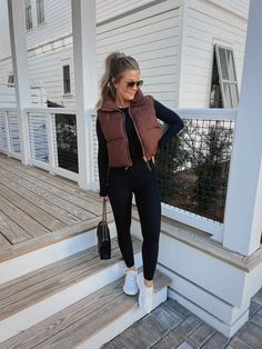 Trendy Outfits For Late 20s, Amazon Cropped Puffer Vest, Outfits With Short Puffer Vests, Puffer Vest Athleisure Outfits, Fall Outfits With Vests Casual, Casual Outfits For Women Leggings, Winter Outfits 30 Degrees, Cute Fall Outfits Aesthetic Casual, Women Puffy Vest Outfits