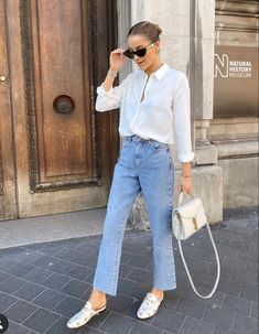 Jeans Outfit Dressy, Nadia Anya, White Denim Outfit, White Shirt Outfits, Fall Fashion Skirts, Dressy Shirts, Casual Chique, All Jeans, Spring Outfits Casual