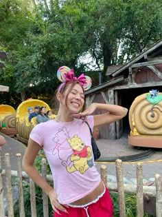 Disney World Outfits Aesthetic, Winnie The Pooh Disney Outfits, Disney Holiday Outfits, Disney Fits Summer, Winnie The Pooh Disneyland, Outfit For Disneyland, Aesthetic Disney Outfits, Disney Instagram Pictures, Cute Disney Fits