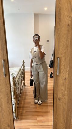 Waistcoat Outfit Women Aesthetic, Church Outfit Street Style, Corporate Fashion Aesthetic, Dress Pants Street Style, Waistcoats Outfits, Curvy Trousers Outfit, Street Style Office Wear, Professional Brunch Outfit, Short Curvy Fashion Outfits