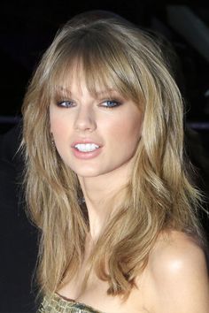 Star Haircut, Taylor Swift Bangs, Best Long Haircuts, Choppy Bangs, Steal Her Style, Loose Waves Hair, Motorbike Girl, Taylor Swift Hair