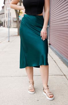 Crafted from luxurious silk, the Silva Mid/Maxi Skirt offers versatility and elegance. Its mid/maxi length allows for easy dressing up or down, making it suitable for any occasion. Elevate your wardrobe with this timeless piece. Hair Socks, Skirt Jumpsuit, Easy Dressing, Dressing Up, New Tops, Romper Pants, Long Blouse, Hunter Green, Simple Dresses