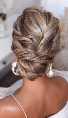 75 romantic bridal hairstyles - hairstyles for weddings long hair, wedding updos with braids, wedding updos, bridal updos ,messy updo hairstyles ,hairstyle #hairstyle #weddinghair #updo #upstyle elegant bridal hairstyle Low Updo Wedding Hair Blonde, Bridal Hairstyles Updo With Veil, Messy Hair Updo, Bridesmaids Hair, Mother Of The Bride Hair, Romantic Wedding Hair, Long Hair Wedding Styles