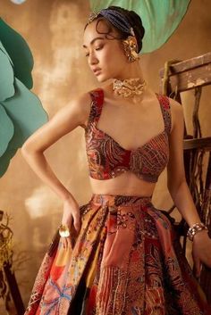 Lenhga Styles Latest, Blouse Styles Indian, Blouse Ideas For Lehenga, Unique Blouse Designs For Lehenga, Blouse Designs Lehenga, Printed Lengha, Blouse For Lehenga, Lehenga Blouse Styles, Lehenga Blouses