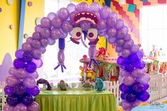 balloon decorations in the shape of animals on a table at a children's birthday party