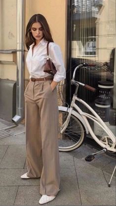 Lady boss outfit Adrette Outfits, Outfit Chic, Business Casual Outfits For Work, Outfit Trends