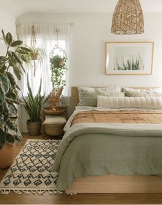 Green Comforter Bedroom, Textured Rug, Warm Interior, Casa Vintage, Natural Design, Apartment Decor Inspiration