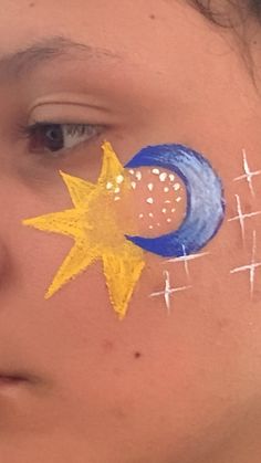 Star Face Painting, Easy Fast Face Painting Ideas, Cute Face Painting Aesthetic Easy, Aesthetic Face Paint Ideas Easy, Tiny Face Paint Ideas, Face Paint Hand Designs, Easy Facepainting Kids, Sun And Moon Face Paint, Eclipse Face Paint