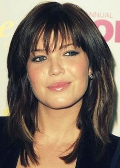 Shaggy Medium Bob Mandy Moore Hair, Medium Shag Hairstyles, Hairstyles For Fat Faces, Long Shag Haircut, Medium Hair Styles For Women, Shag Hairstyles, Mandy Moore, Round Face Haircuts, Short Hairstyle