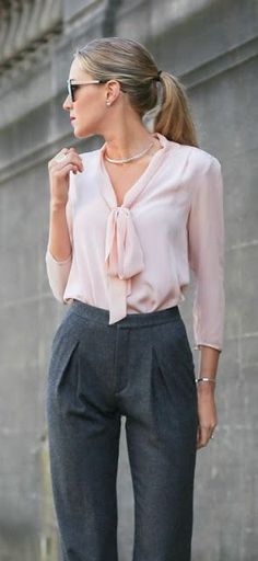 Office look | Pink pastel tie bow blouse with high waisted grey trousers Styling Trousers, Professional Work Outfit, Chique Outfits, Lifestyle Blogs, Professional Attire, Bow Blouse, Interview Outfit, Business Outfit, Casual Work Outfits