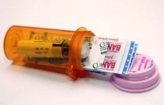 Mini first aid kit inside pill vial -------- Top 33 Most Creative Camping DIY Projects and Clever Ideas - Page 28 of 4 - DIY & Crafts Camping Diy Projects, Camping Cornwall, Mini First Aid Kit, Camping Desserts