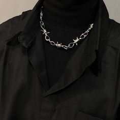 The model's height is 5' 7'' (170cm) and weighs 132 pounds (60kg) - Titanium Steel- Barbed wire (style) Chains Aesthetic, Streetwear Jewelry, Grunge Jewelry, Streetwear Accessories, Wire Necklace, Estilo Punk, Tiktok Style, Grunge Style, Stainless Steel Necklace