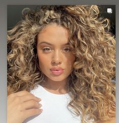 Blond Beige, Honey Blonde Hair Color, Honey Hair Color, Curly Hair Beauty