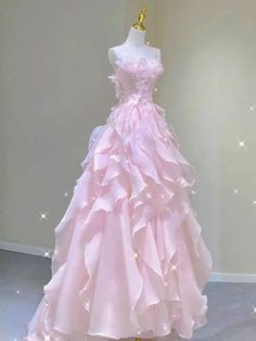 Very Fancy Dresses, Prom Dress Ideas Pink, Pink Grad Dresses, Pink Grad Dress, Formal Dresses Pink, Fairy Party Dress, Pink Long Prom Dresses, Prom Dresses Strapless, डिजाइनर कपड़े