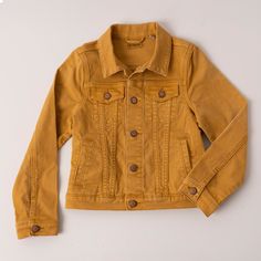 Golden Spice Colored Jean Jacket, Brooklyn Outfit, Coloured Denim Jacket, Comfy Sweats, Free Girl, Basic Outfits, Colored Denim, Outfit Set, Basic Tees