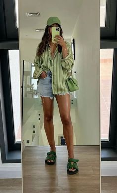 Running Errands Outfit Classy, Pop Up Outfit Ideas, Athletic Brunch Outfit, Everyday Outfits 30s, Feminine Cool Style Outfit, Sports Bar Date Outfit, Beach Wear For Women Outfits Casual, Cali Street Style, Summer Fashion New York