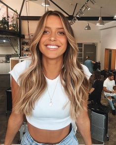 Honey Hair, Blonde Hair With Highlights, Brown To Blonde, Hair Inspiration Color