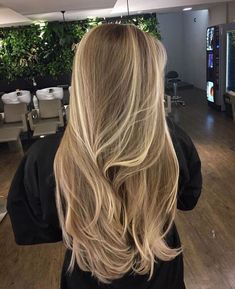 pretty haircut ponietail cute aesthetic hair Summer Haircuts, Honey Blonde Hair, Blonde Hair Inspiration, Honey Hair, Blonde Hair Looks, Blonde Hair With Highlights, Brown Blonde Hair, Long Blonde