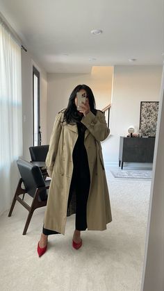 Red shoes, trench coat, outfit inspo, Burberry trench Nora Outfit, Plus Size Modest Outfits, Modest Fashion Christian, Plus Size Modest, Pluse Size, Work Aesthetic, Minimalistic Outfits, Midsize Fashion, Fall Lookbook