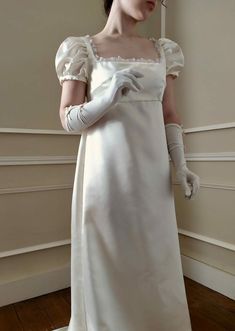 Bridgerton Costumes, She Is The One, Regency Gown, Regency Era Fashion, Regency Dress, Regency Fashion, 파티 드레스, Shiny Fabric, Empire Dress