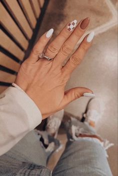 Simple Nails For November, White Western Nails Acrylic, Cute Fall Inspo Nails, Neutral Fall Nails Coffin, Fall Nails Cute Design, Fall Trendy Nails Short, Subtle Western Nails, Nail Ideas Country Concert, Fall Cowgirl Nails