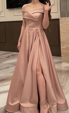 Gold Quinceanera, Lavender Quince, Purple Quince, Dresses Lavender, Classy Prom, Off Shoulder Evening Dress, Prom Dresses Simple, Gowns Dresses Elegant, Dresses Purple