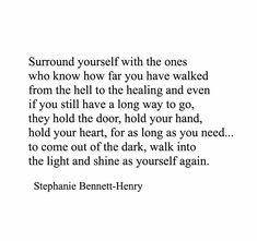 a poem written in black and white with the words surround yourself with the ones who know how