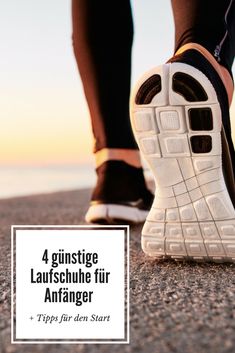 a person's feet in white and black running shoes with the words 4 gunstige lautschue fur anlager tips fur den start