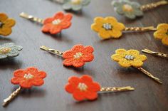 Adorn your hair with these lovely sunflower-inspired hair pins! Perfect for both girls and women! This listing includes two crocheted flower pins featured in a bobby pin style, with seven mini pearl beads embellished at the center. There are three colors: bright orange, yellow and gray. The flower measures approximately 1 3/8" (3.5 cm), and the bobby pin measures approximately 2 1/8" (5.5 cm). When you are ready to order, please choose the flower colors from "Two orange", "Two yellow", or "Two gray". Thank you for shopping with me! Please message me if you have any questions! Hairpin Crochet, Daisy Hair Clips, Flower Bobby Pins, Hair Clips Cute, Sunflower Hair, Cute Hair Accessories, Daisy Hair, Flower Colors, Crochet Daisy