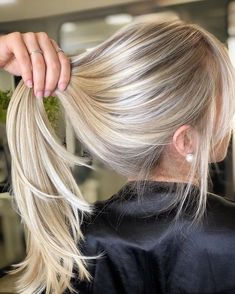 Blonde 2024 Summer, Blonde With Lowlights Straight Hair, Blonde Hair Trends Summer 2024, Color And Highlights Blonde, Blonette Hair Highlights On Blonde Hair, Summer 2024 Blonde Hair, Cool Blonde Highlights On Blonde Hair, Bright Dimensional Blonde Highlights, Summer Blonde 2024