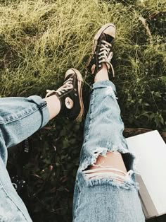 Converse Aesthetic, Fotografi Vintage, Mens Fashion Photography, Photography Aesthetic, Ali Khan, Aesthetic Grunge, Looks Vintage, Aesthetic Photo