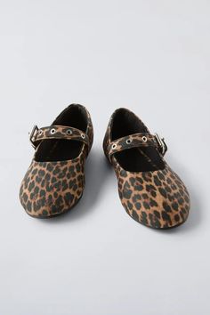 ANIMAL PRINT MARY JANES - Brown | ZARA United States What To Wear Cheetah Print Shoes With, Zara Shoes 2022, Leopard Print Shoes For Women, Leopard Print Flat Shoes, Prints Shoes, Marta Ortega, Blazers Shoes, Trench Coat Dress, Kids Rain