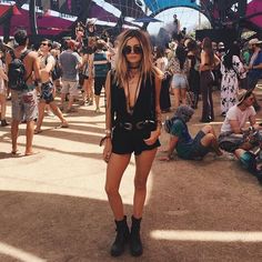 Look Lollapalooza, Bonnaroo Outfits, Geek Outfit, Coachella Looks, Estilo Hippy