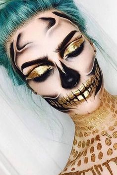 Gold Skull Makeup, Gold Halloween Makeup, Gold Face Paint, Pretty Halloween Makeup, Halloween Makeup Artist, Crazy Clown, Diy Cosplay