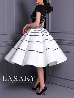 Lasaky - Sophisticated Midi Dress with Square Neckline and Striped Design Dress With Square Neckline, Chique Outfits, Elegant Midi Dresses, Elegante Casual, Classy Dress Outfits, Black And White Dress, Elegant Dresses For Women, Striped Midi Dress, Modest Fashion Outfits