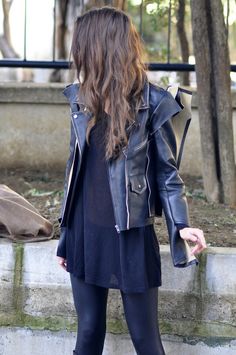 what's that jacket, margiela? Effy Stonem Outfit, Effy Stonem Style, Effy Stonem, Leather Wear, Alternative Rock, Soft Grunge, Black Leather Jacket, Winter Outfit, Leather Fashion