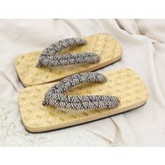 Zōri Japanese Bamboo Sandals / Wave pattern tie Japanese Bamboo, Japanese Products, Wave Pattern, Traditional Japanese, Japanese Traditional, Mule Shoe